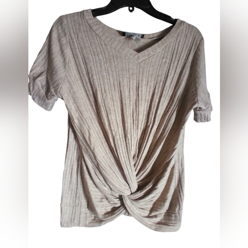 Adelyn top